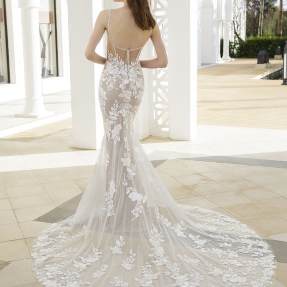 Blue by Enzoani Wedding Dress Style Rosemary (Unlined) - Picture 8 of 8